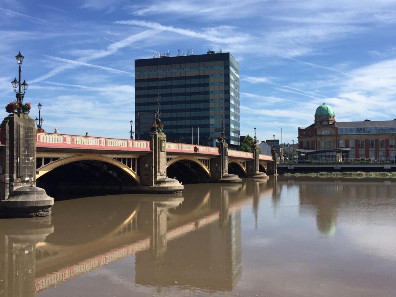 Quay Apartments Clarence House ニューポート エクステリア 写真